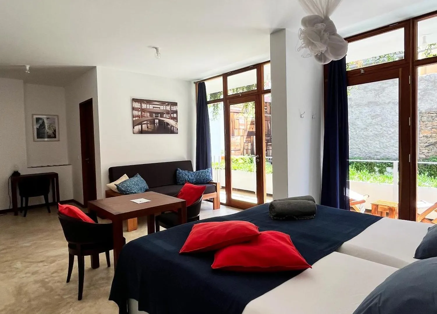 Casa De Poco Guest House And Gallery Mindelo