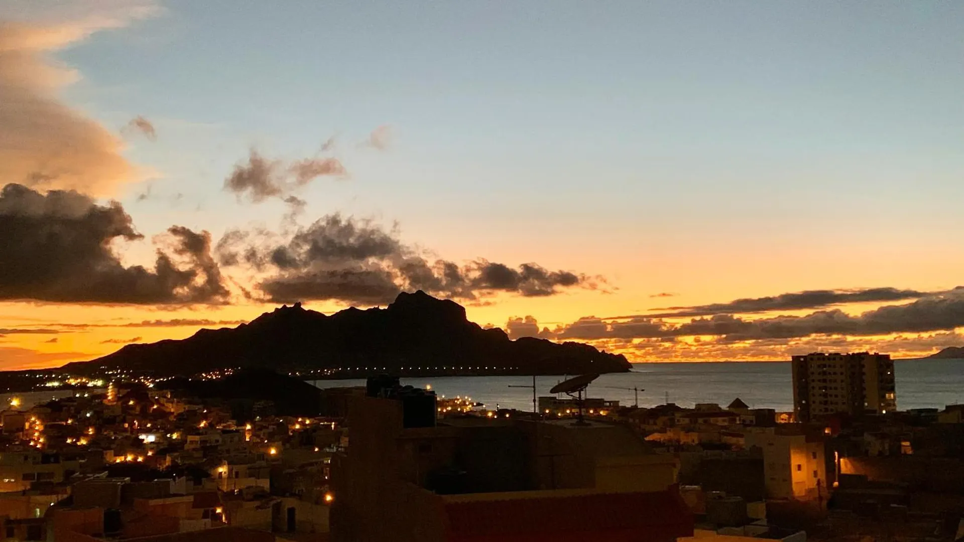 Casa De Poco Guest House And Gallery Mindelo Cape Verde